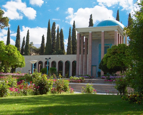 Shiraz tourist attractions: tomb of Saadi