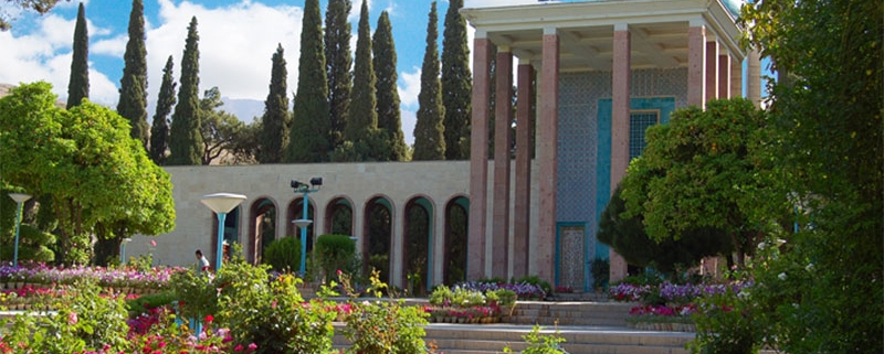 Shiraz tourist attractions: tomb of Saadi