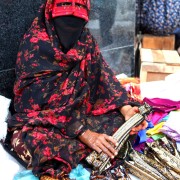 Uma vendedora no bazar de Bandar Abbas